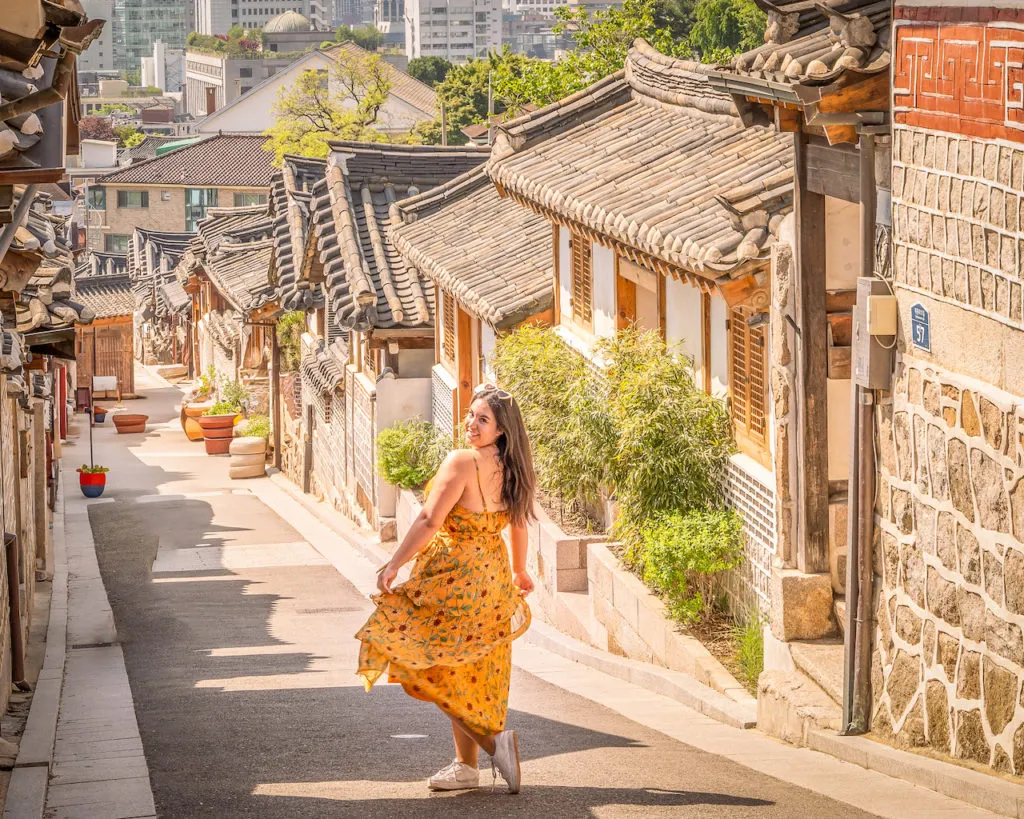 落ち着いた朝のソウルの街並み